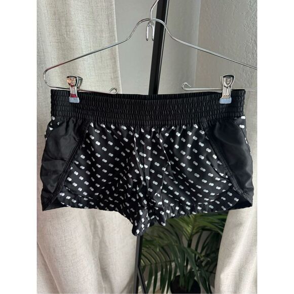 Nike Women’s‎ Girly Polka Dot Black White Workout Shorts Small - Picture 1 of 5